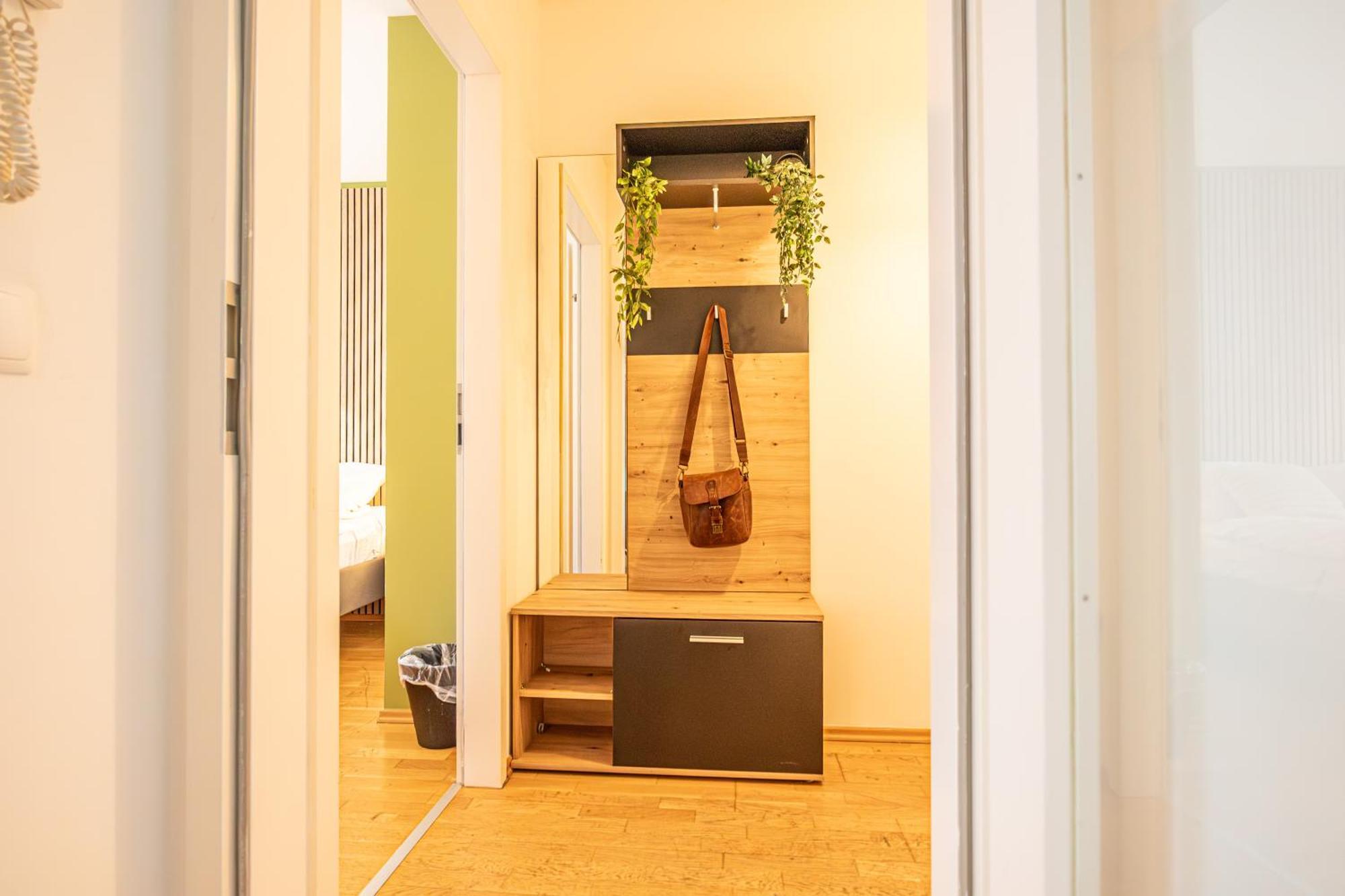 Apartamento Charming 1Br, Steps From Reumannplatz U1 Viena Exterior foto