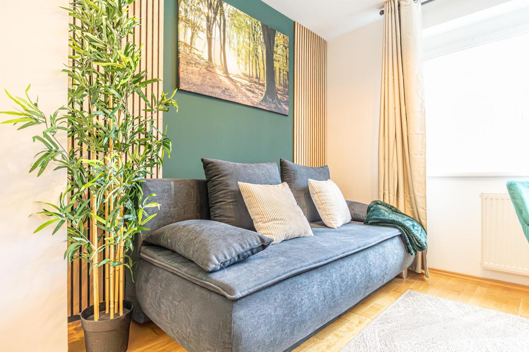 Apartamento Charming 1Br, Steps From Reumannplatz U1 Viena Exterior foto