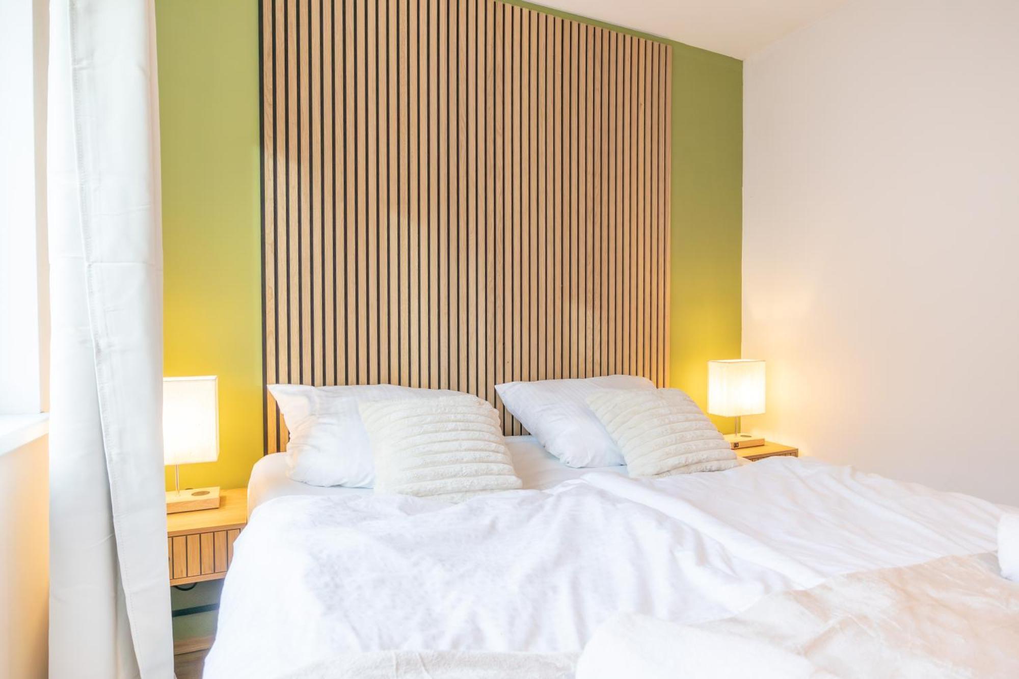 Apartamento Charming 1Br, Steps From Reumannplatz U1 Viena Exterior foto