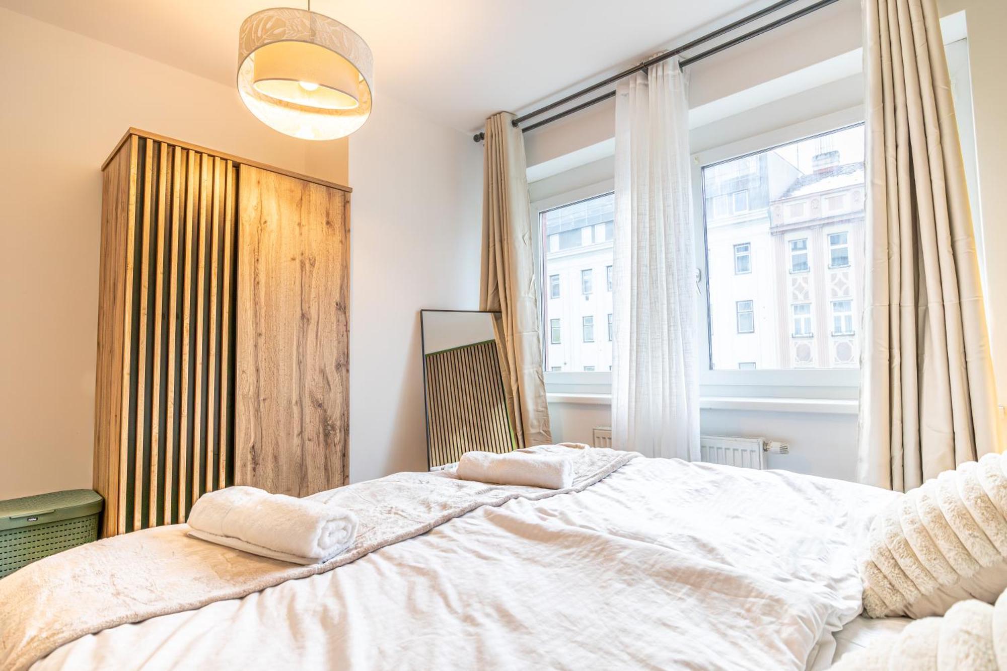 Apartamento Charming 1Br, Steps From Reumannplatz U1 Viena Exterior foto