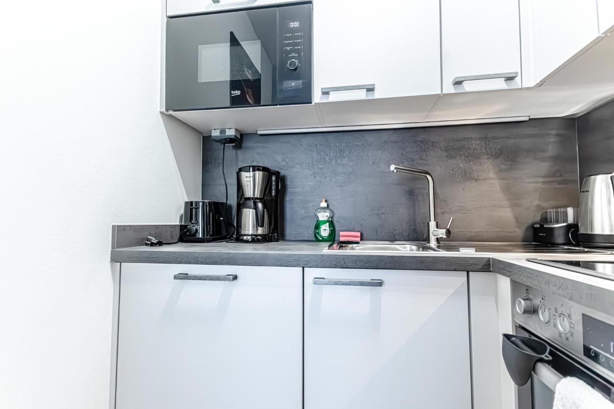 Apartamento Charming 1Br, Steps From Reumannplatz U1 Viena Exterior foto